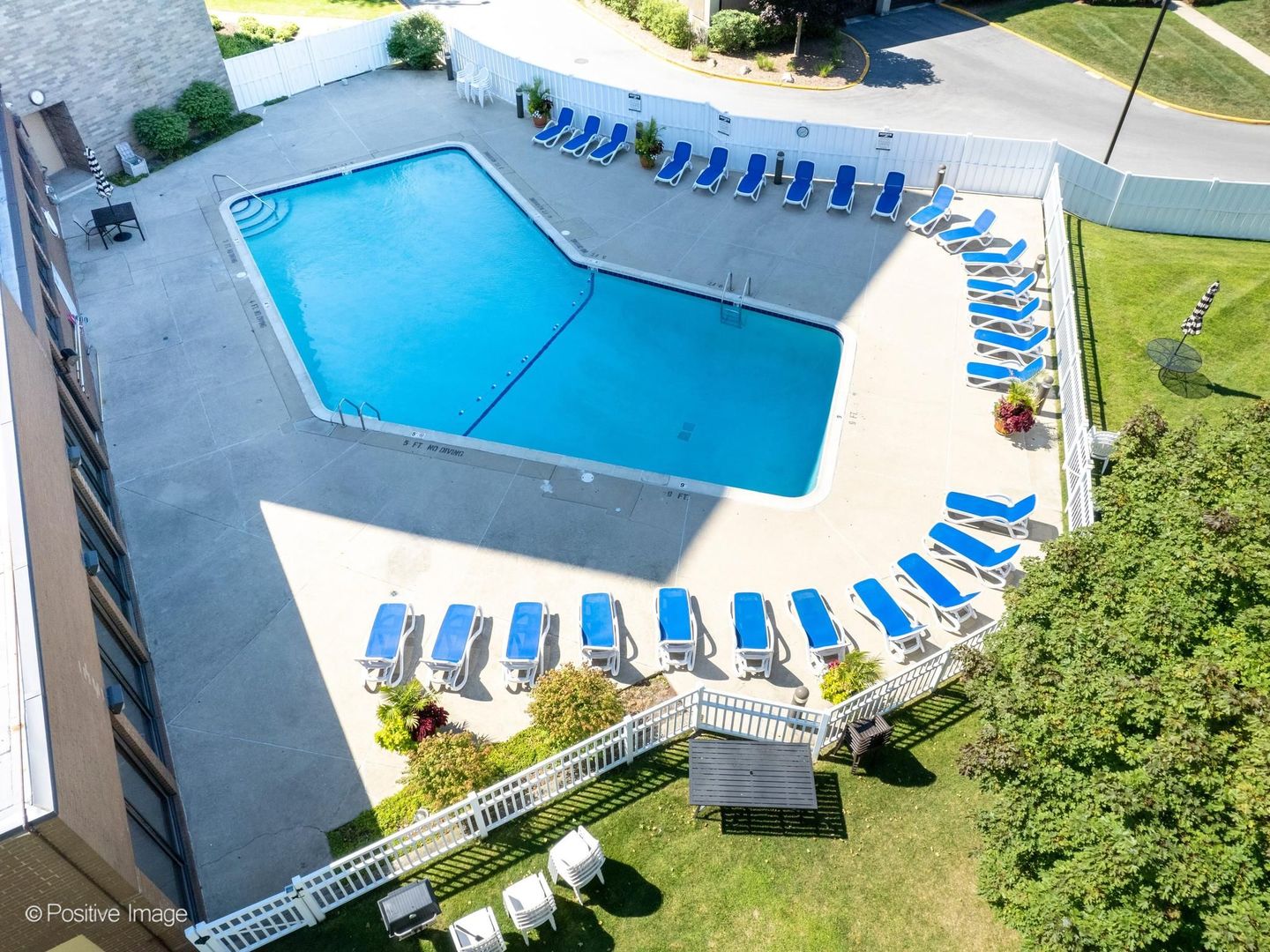 6340 AMERICANA Drive #216, Willowbrook, IL 60527