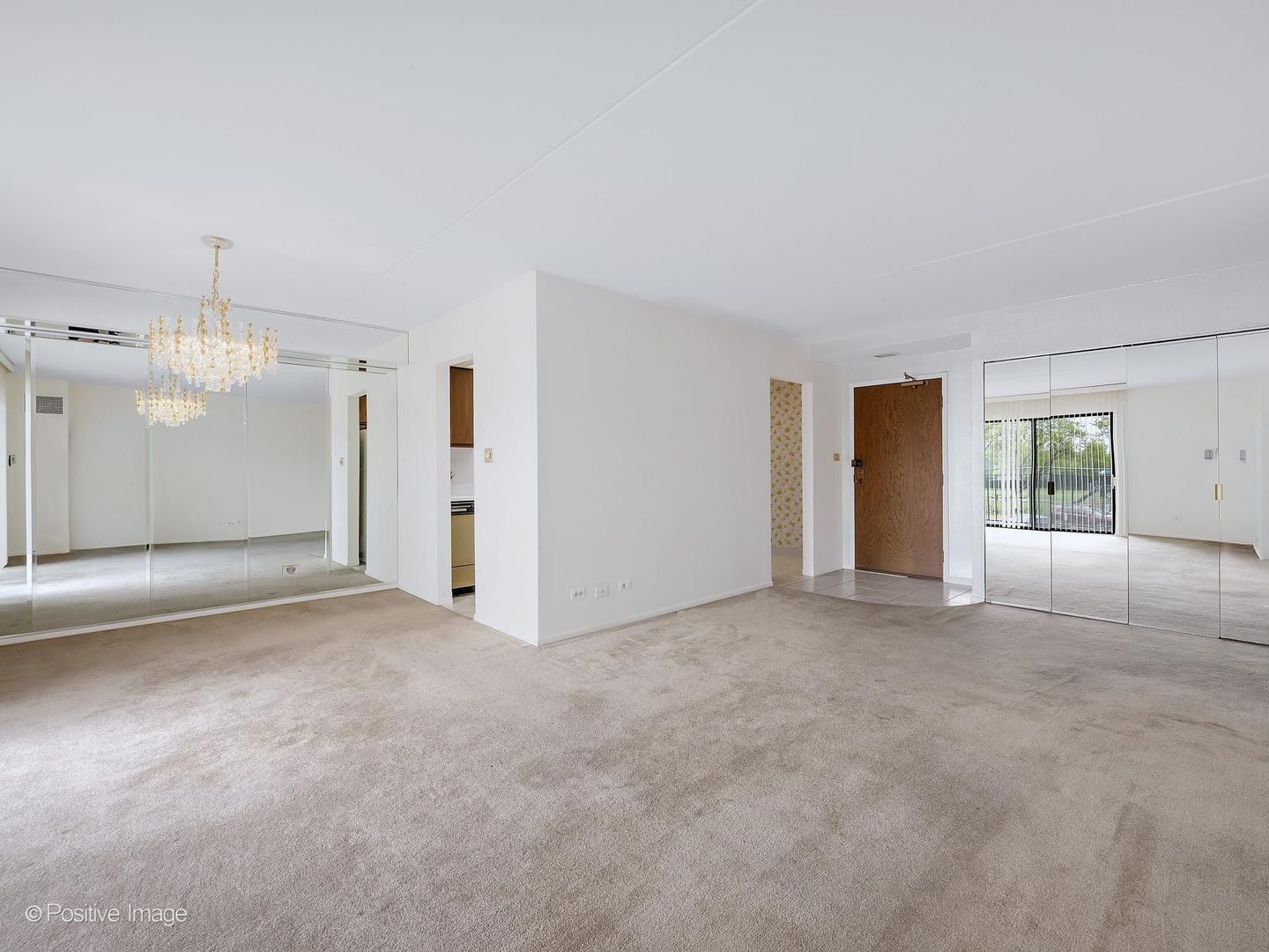 6340 AMERICANA Drive #216, Willowbrook, IL 60527
