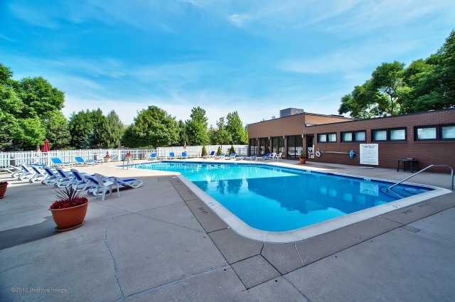 6340 AMERICANA Drive #216, Willowbrook, IL 60527