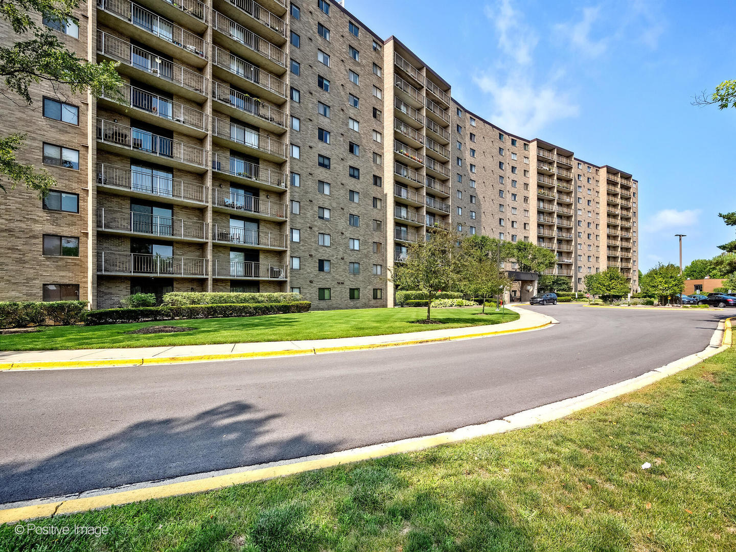 6340 AMERICANA Drive #216, Willowbrook, IL 60527