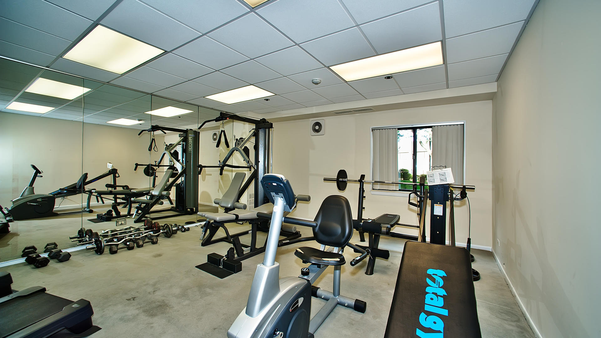 6340 AMERICANA Drive #216, Willowbrook, IL 60527