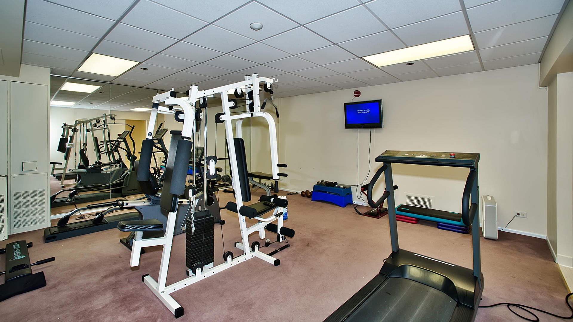 6340 AMERICANA Drive #216, Willowbrook, IL 60527