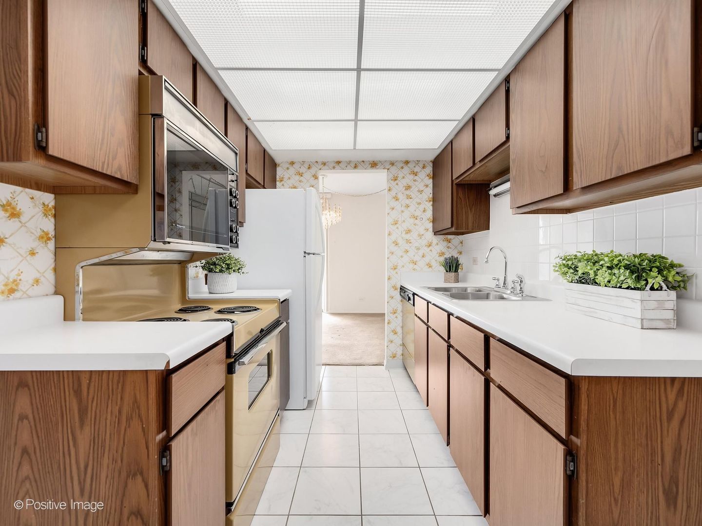 6340 AMERICANA Drive #216, Willowbrook, IL 60527