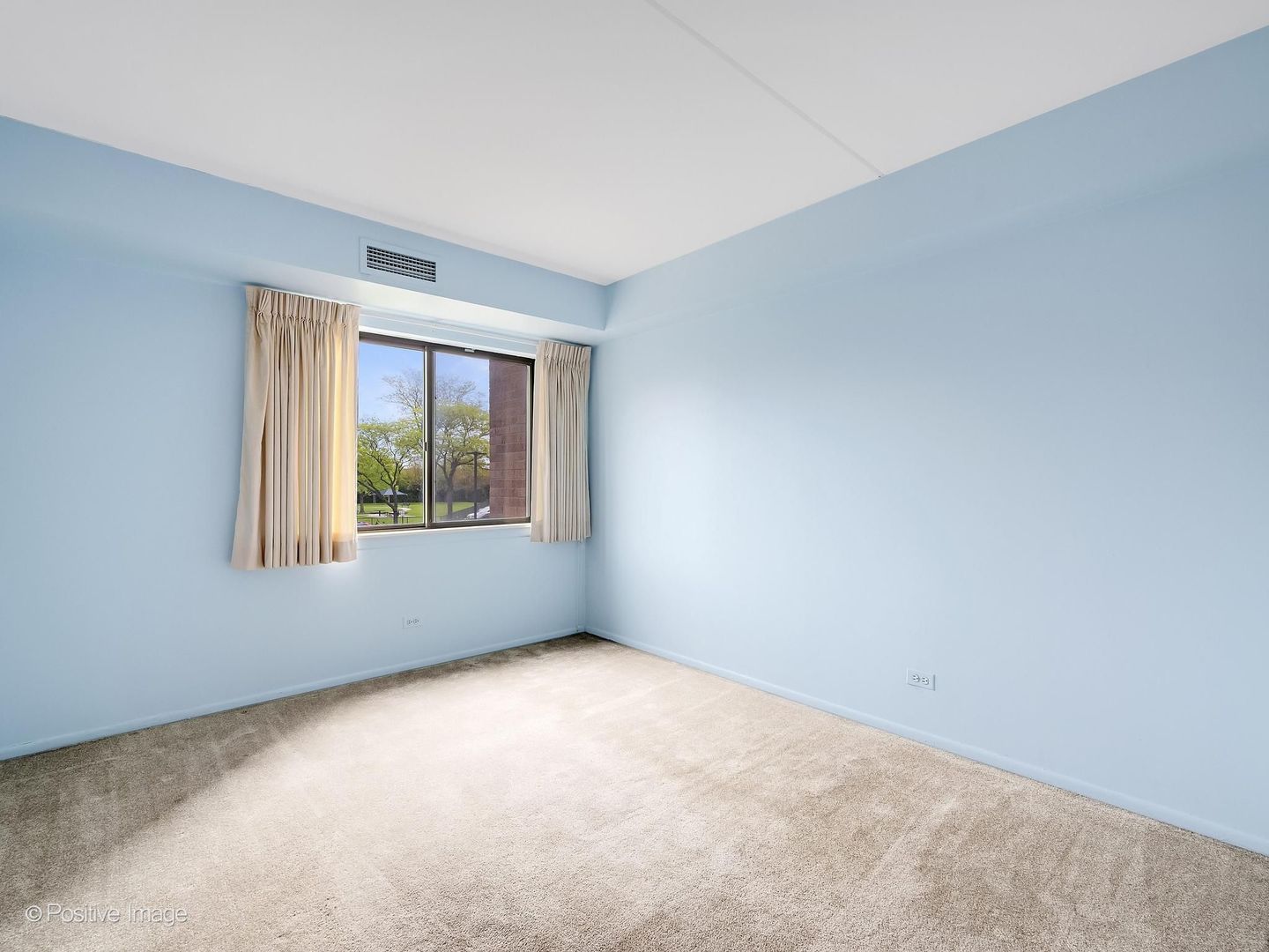 6340 AMERICANA Drive #216, Willowbrook, IL 60527
