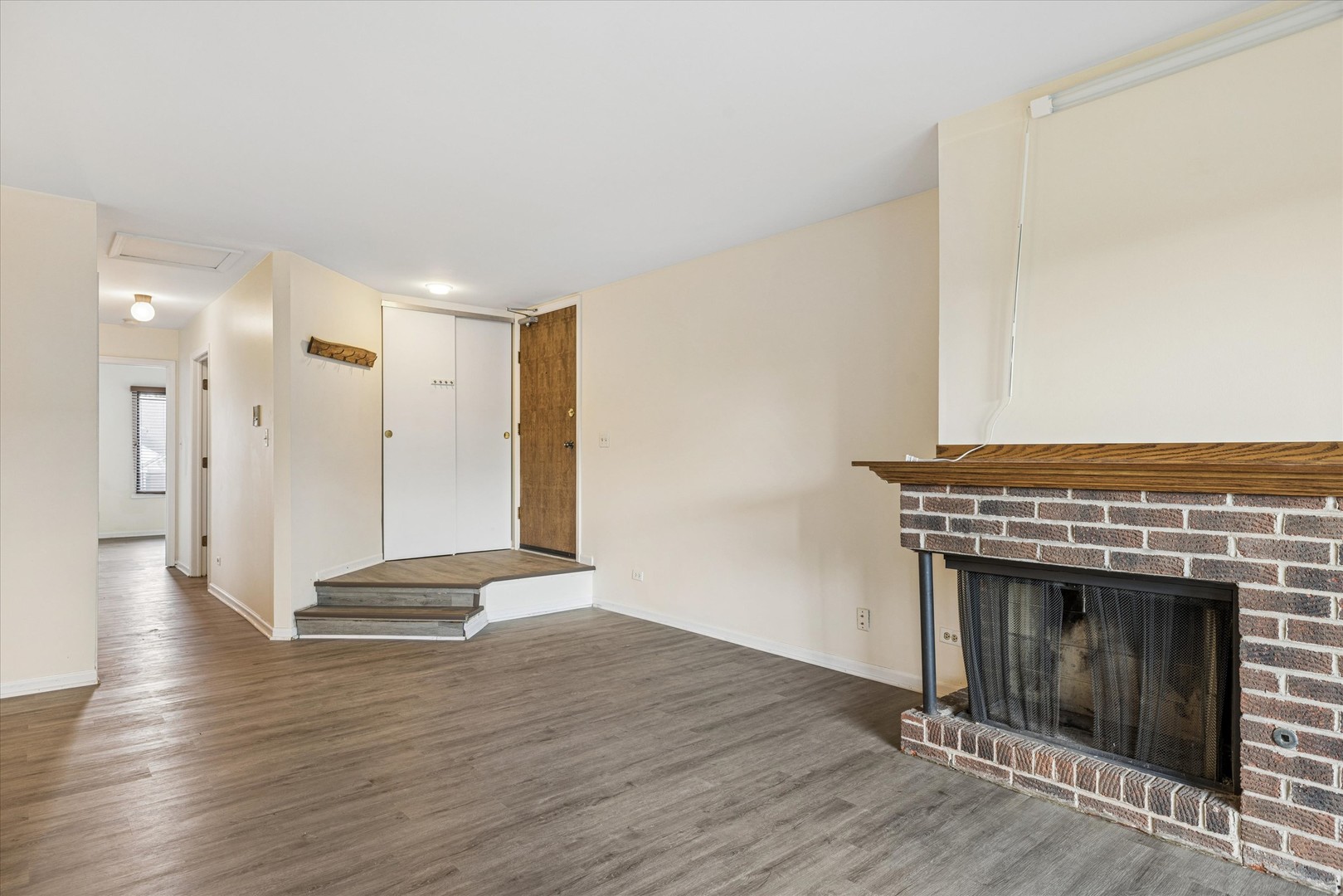 826 Thornton Court #2AL, Schaumburg, IL 60193