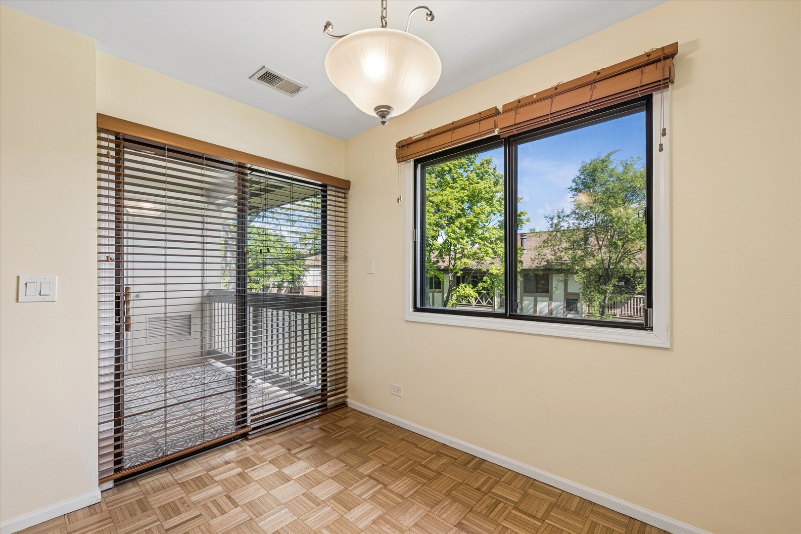 826 Thornton Court #2AL, Schaumburg, IL 60193