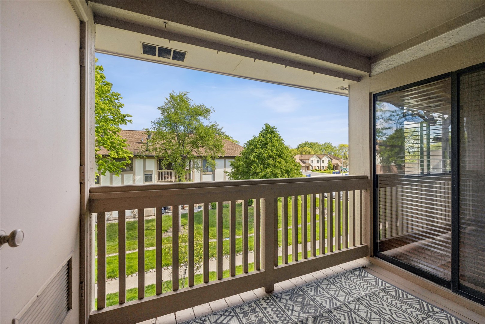 826 Thornton Court #2AL, Schaumburg, IL 60193