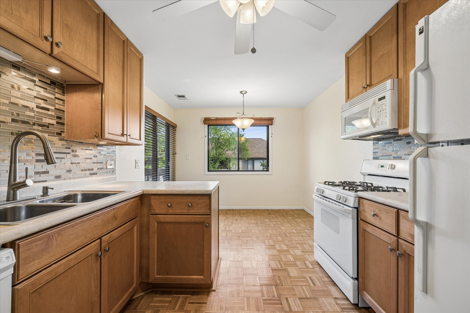 826 Thornton Court #2AL, Schaumburg, IL 60193