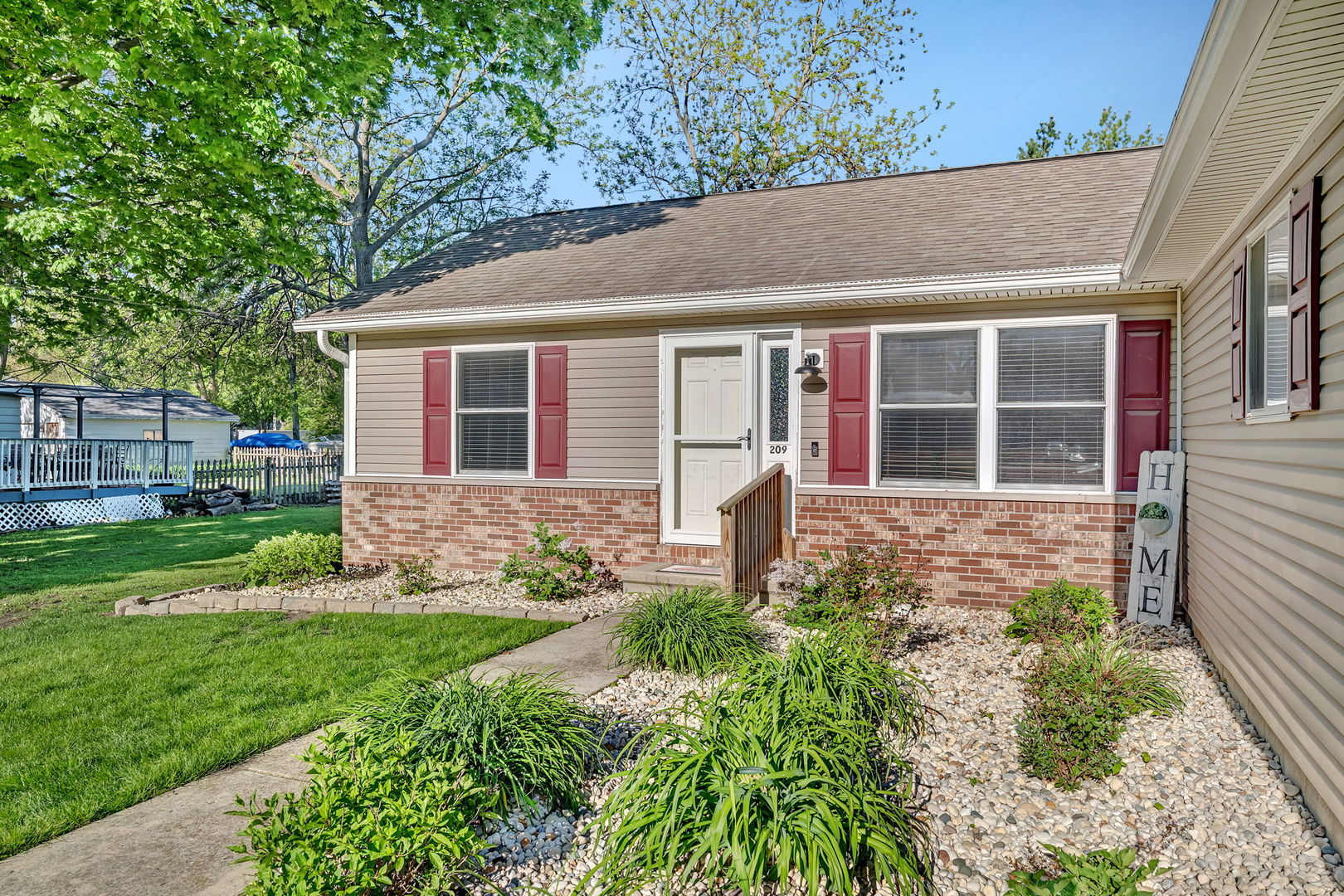 209 N Pine Street, Gardner, IL 60424