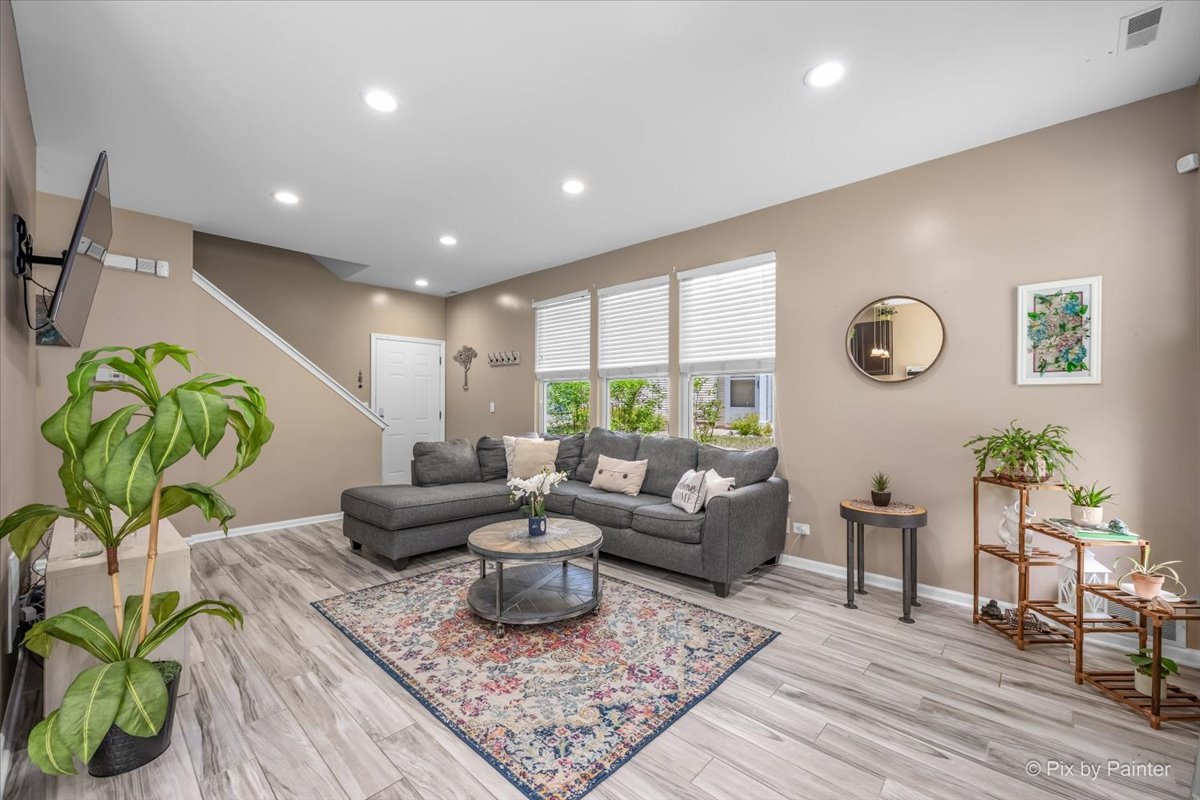 6566 Marble Lane, Carpentersville, IL 60110