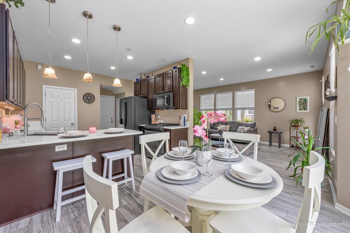 6566 Marble Lane, Carpentersville, IL 60110