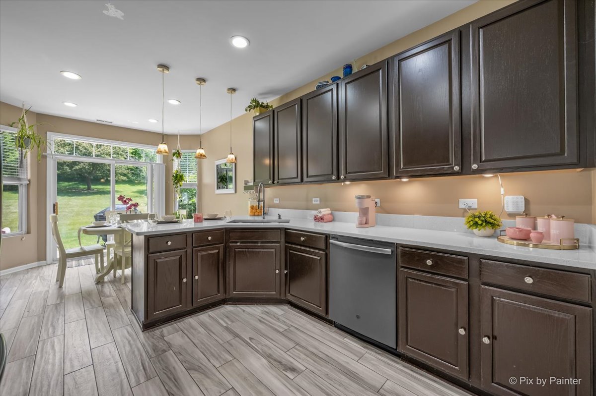 6566 Marble Lane, Carpentersville, IL 60110
