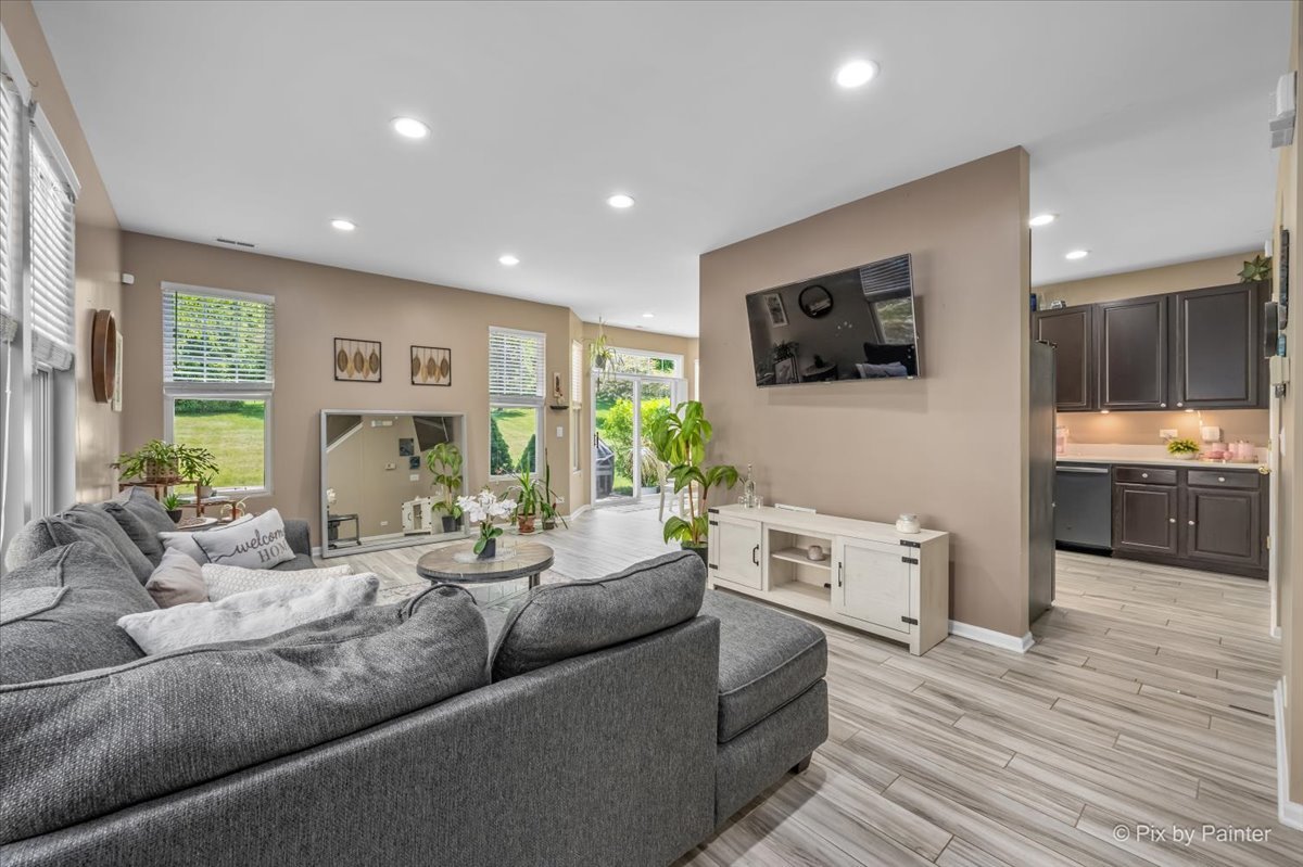 6566 Marble Lane, Carpentersville, IL 60110