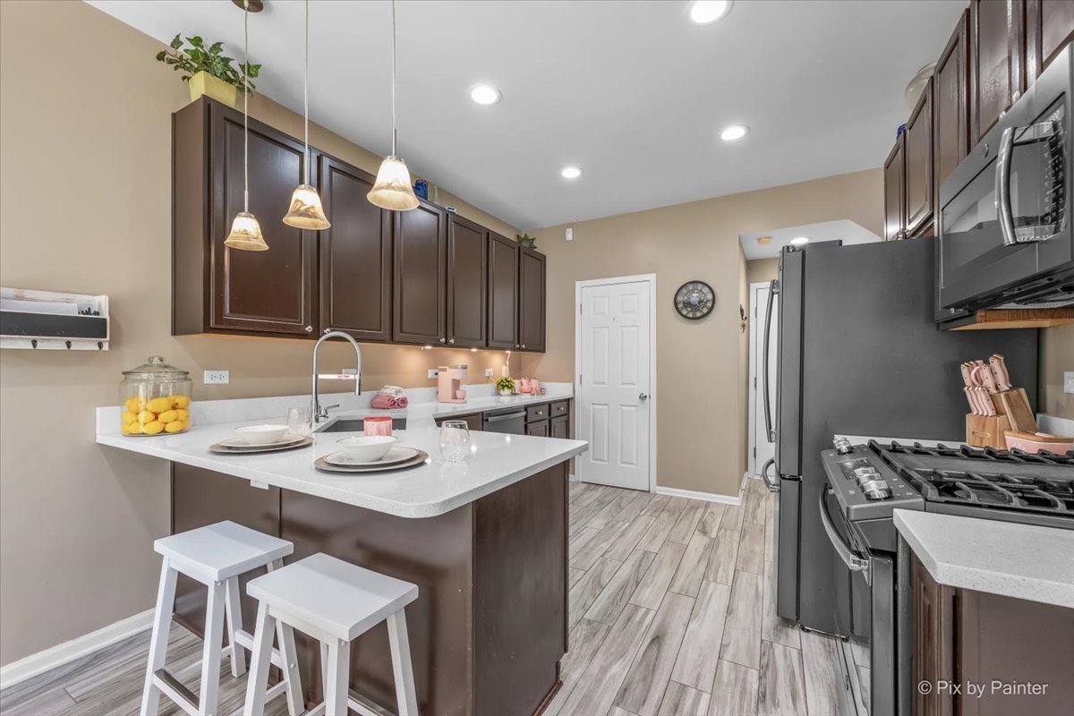 6566 Marble Lane, Carpentersville, IL 60110