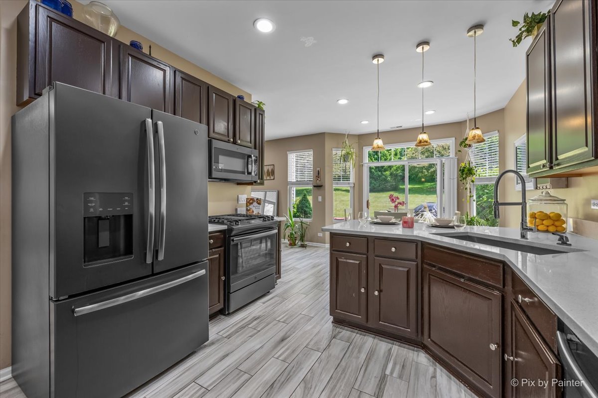 6566 Marble Lane, Carpentersville, IL 60110