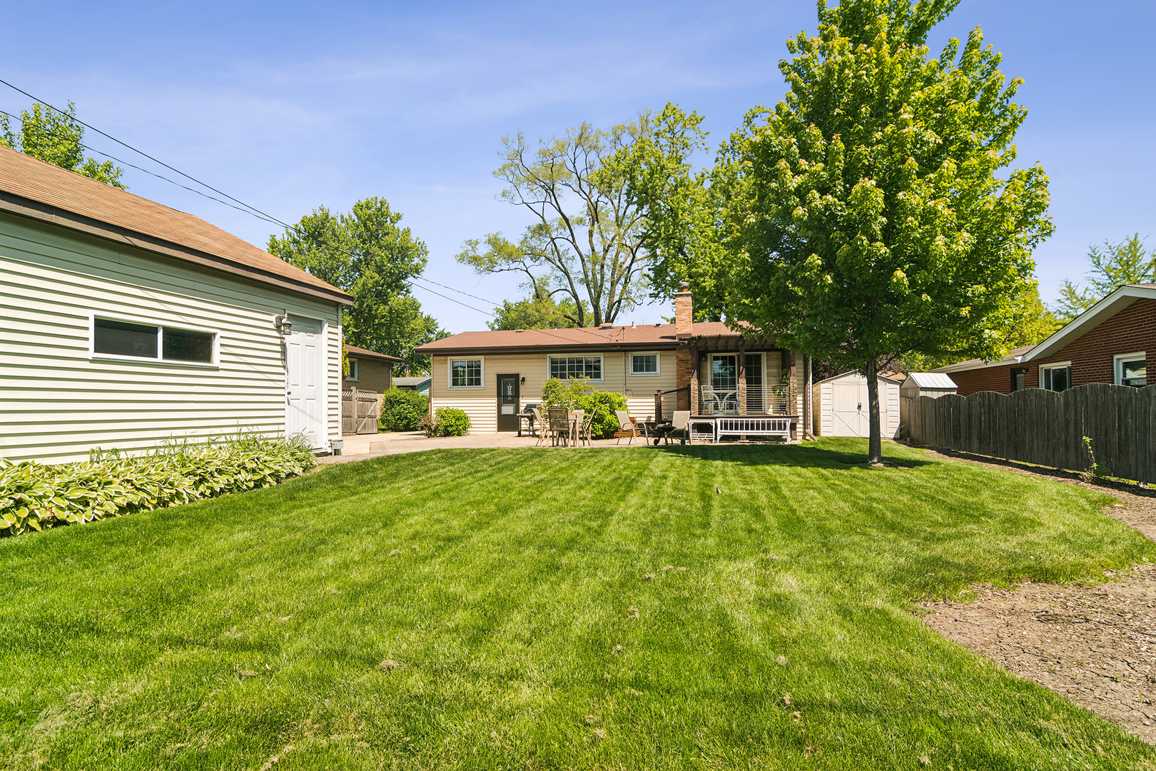 805 E Ironwood Drive, Mount Prospect, IL 60056
