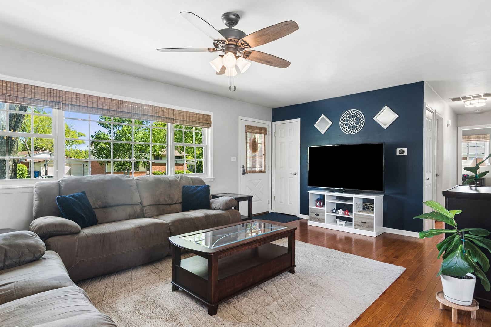 805 E Ironwood Drive, Mount Prospect, IL 60056