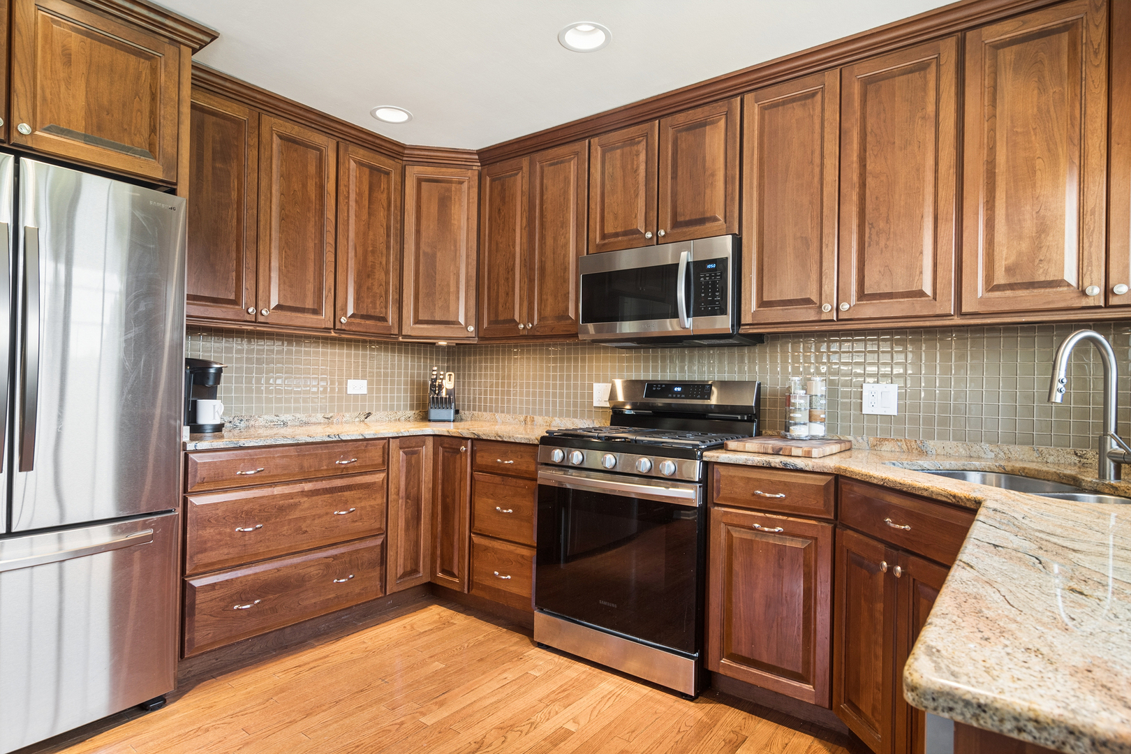 805 E Ironwood Drive, Mount Prospect, IL 60056
