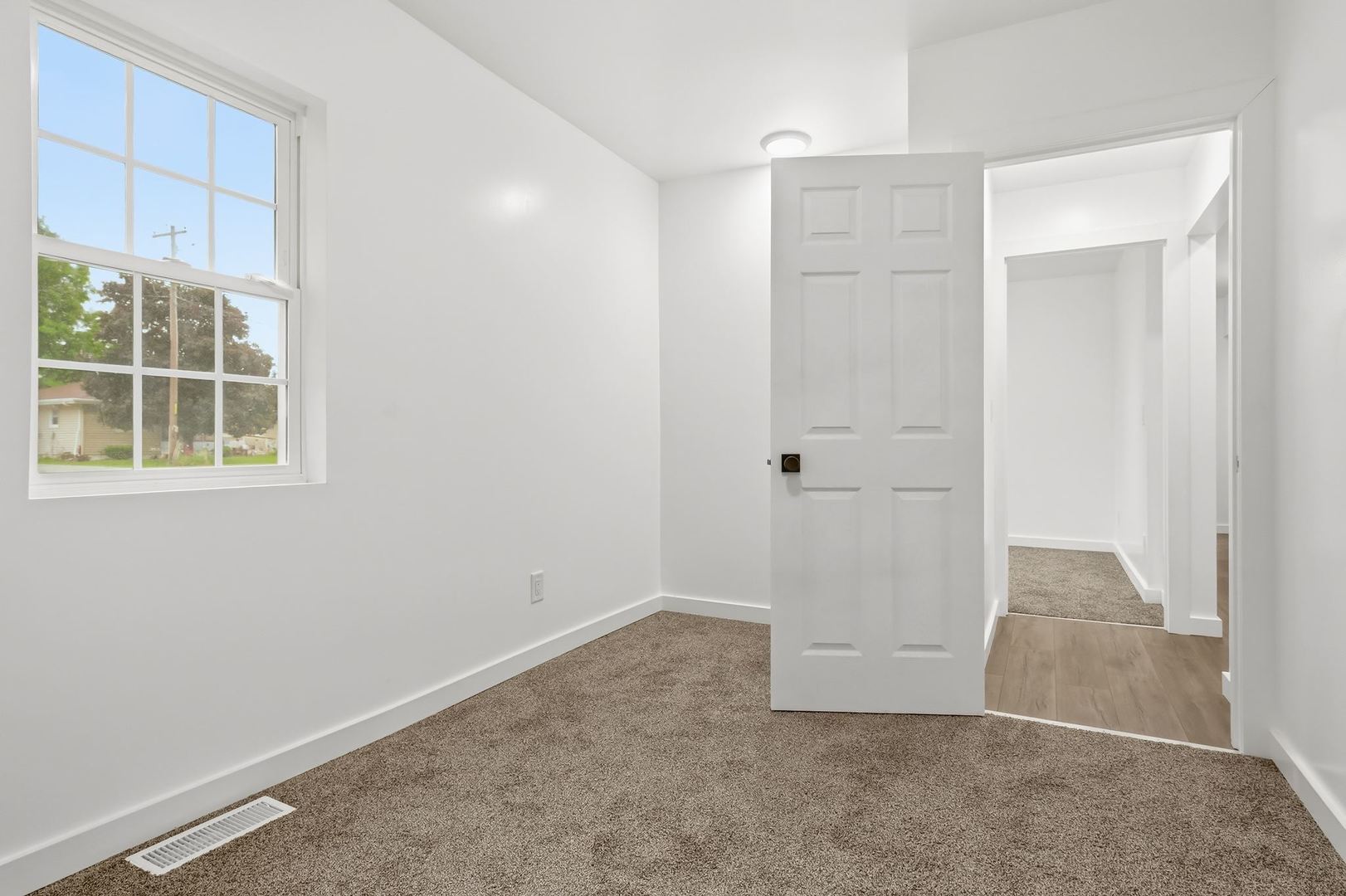 305 Parkway Court, Gridley, IL 61744