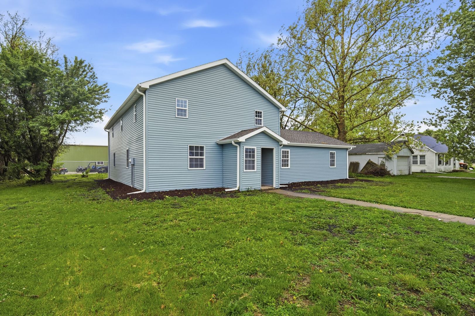 305 Parkway Court, Gridley, IL 61744