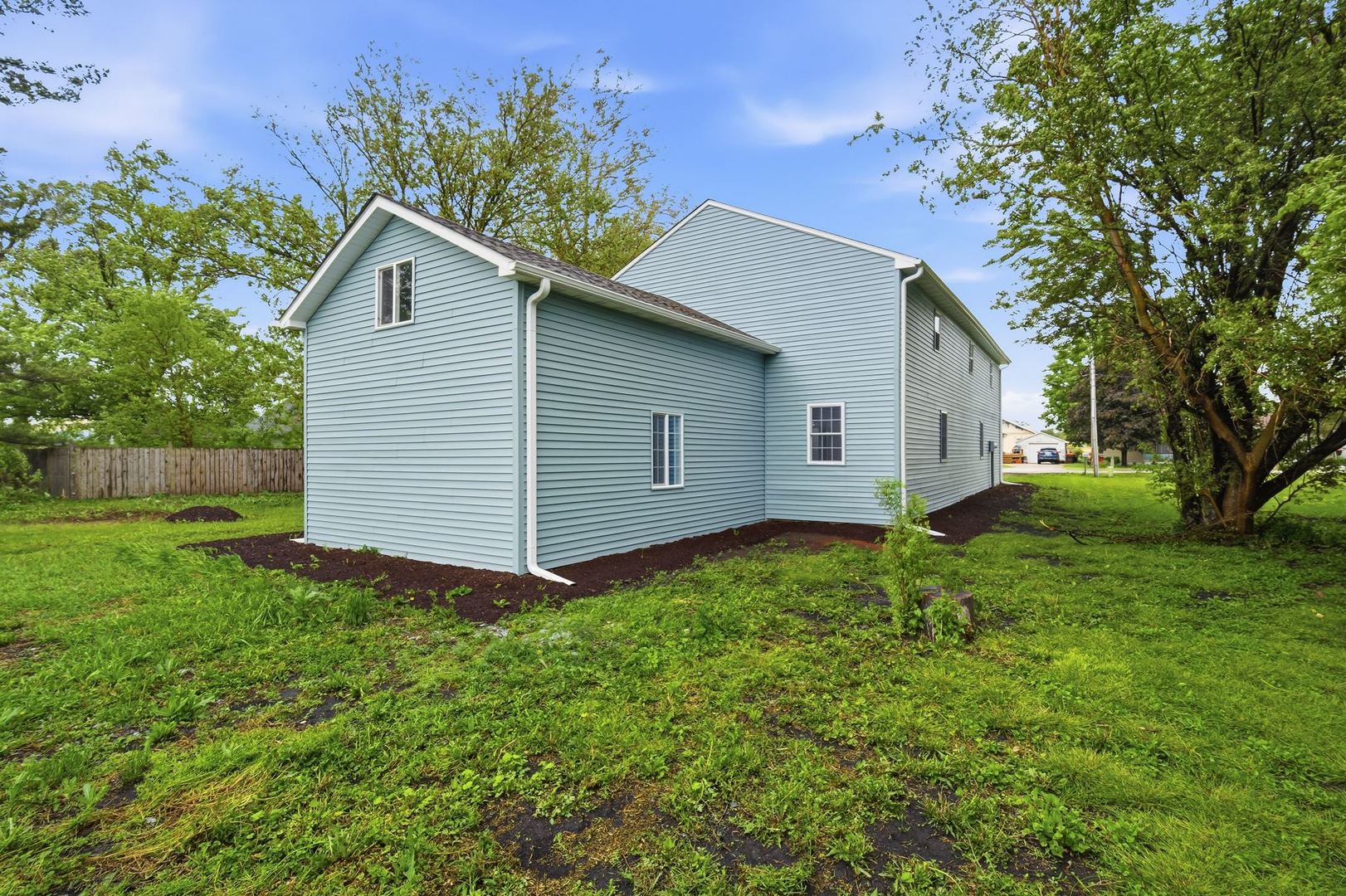 305 Parkway Court, Gridley, IL 61744
