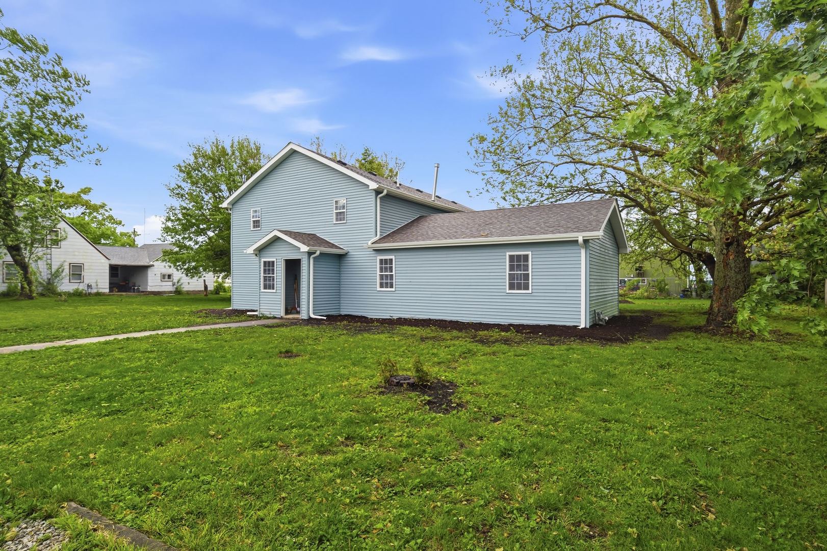 305 Parkway Court, Gridley, IL 61744