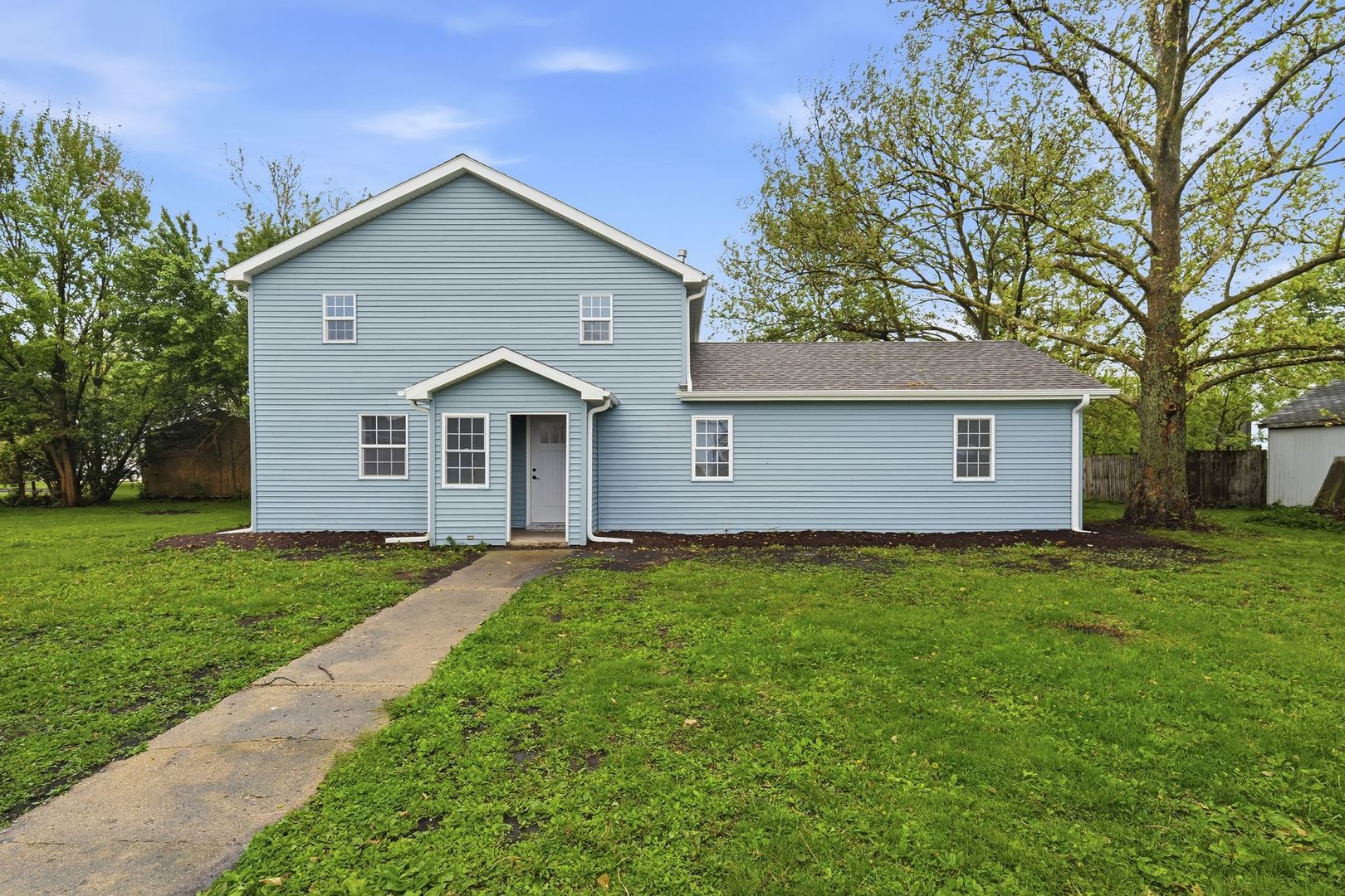 305 Parkway Court, Gridley, IL 61744