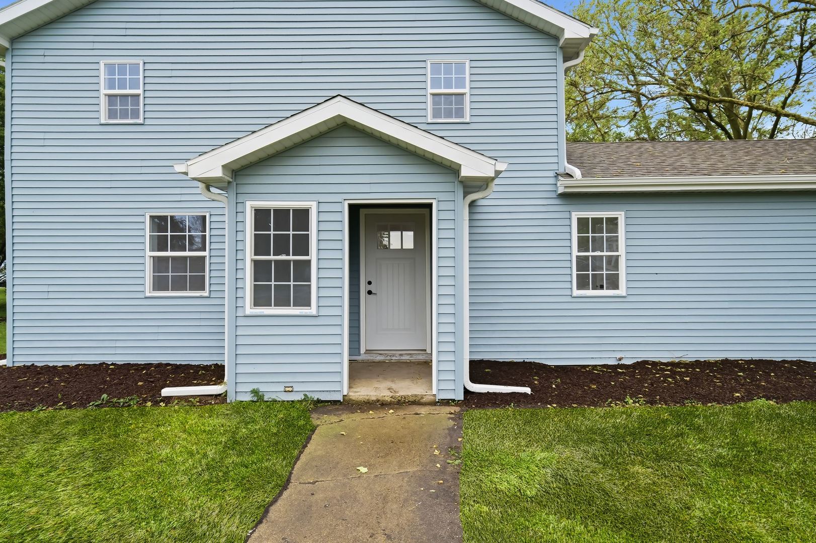 305 Parkway Court, Gridley, IL 61744