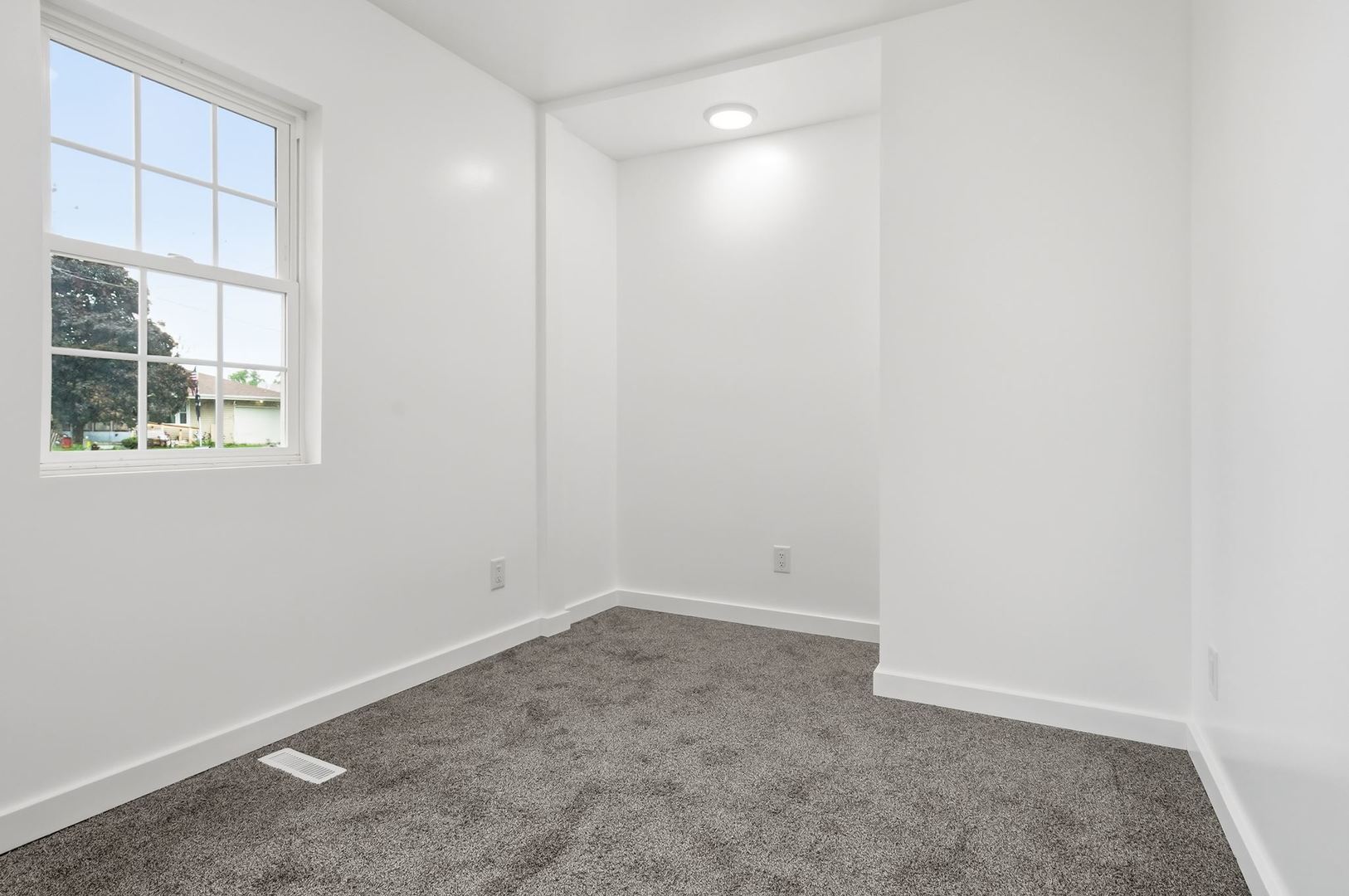 305 Parkway Court, Gridley, IL 61744
