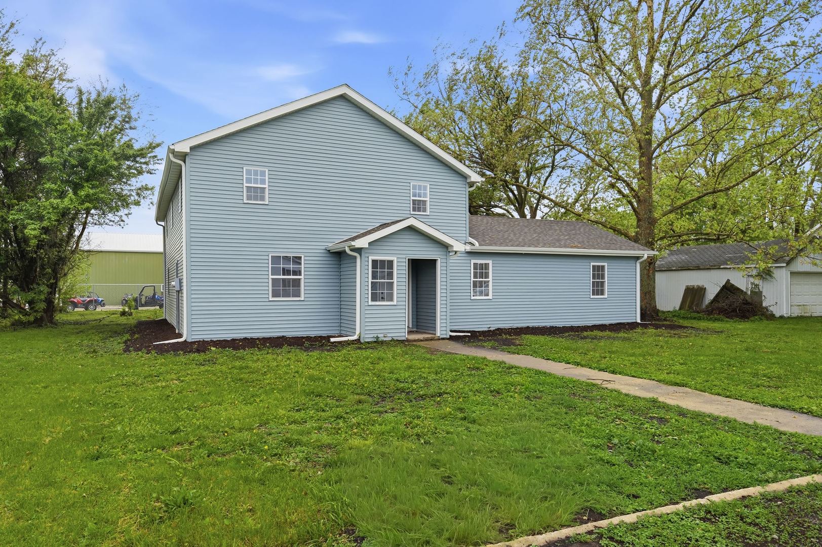 305 Parkway Court, Gridley, IL 61744