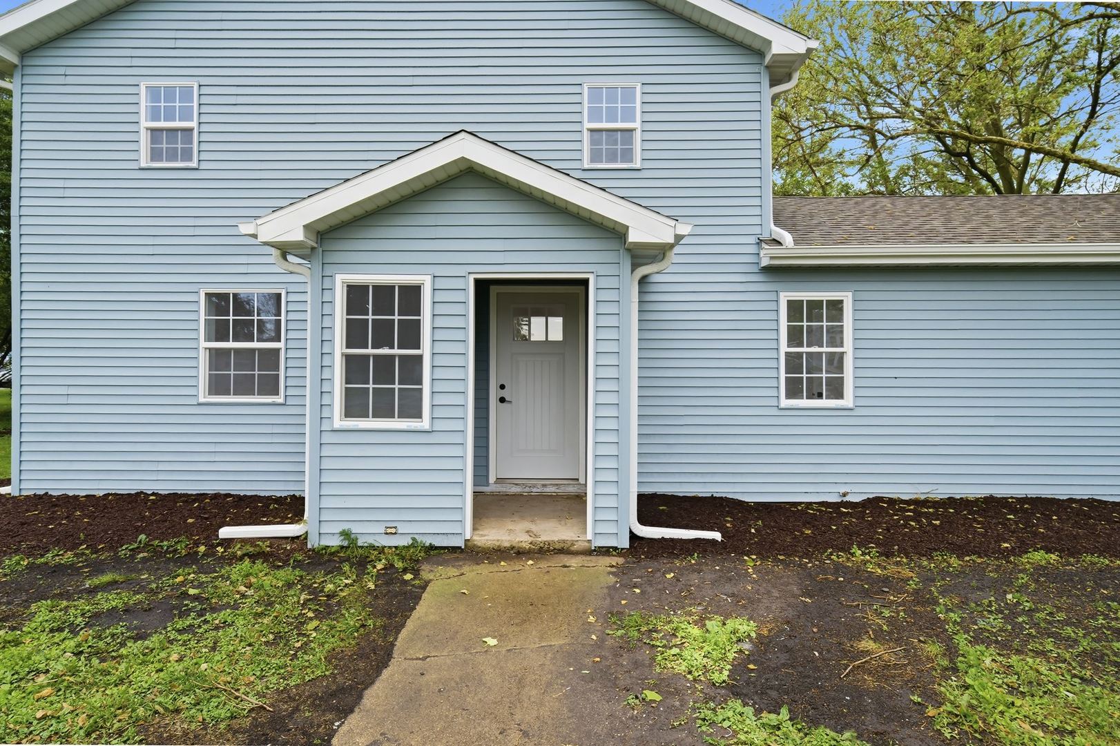 305 Parkway Court, Gridley, IL 61744
