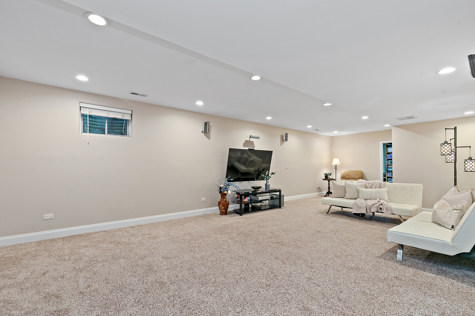 2212 Glouceston Lane, Naperville, IL 60564