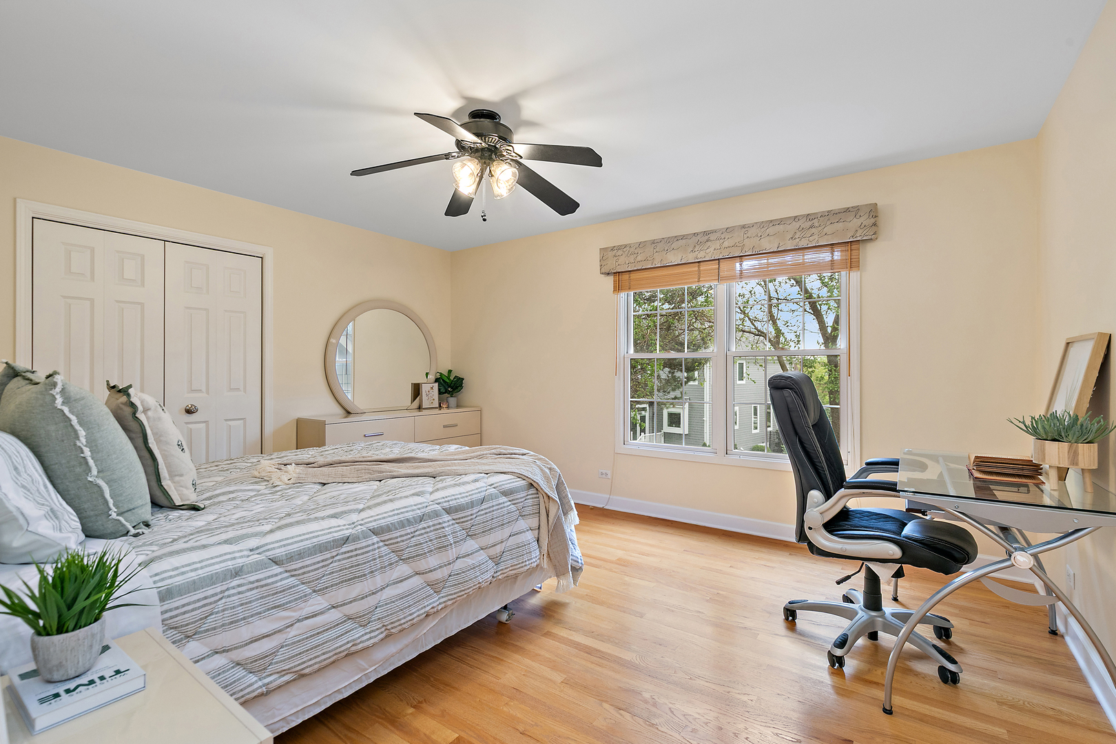 2212 Glouceston Lane, Naperville, IL 60564