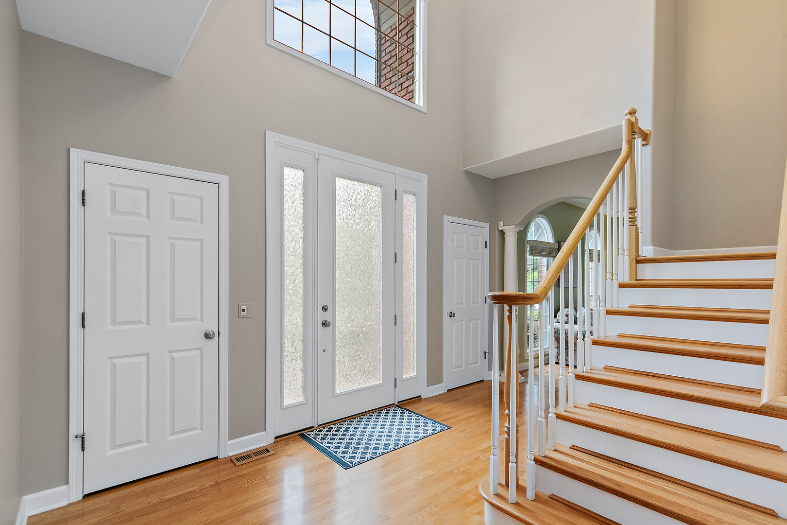 2212 Glouceston Lane, Naperville, IL 60564
