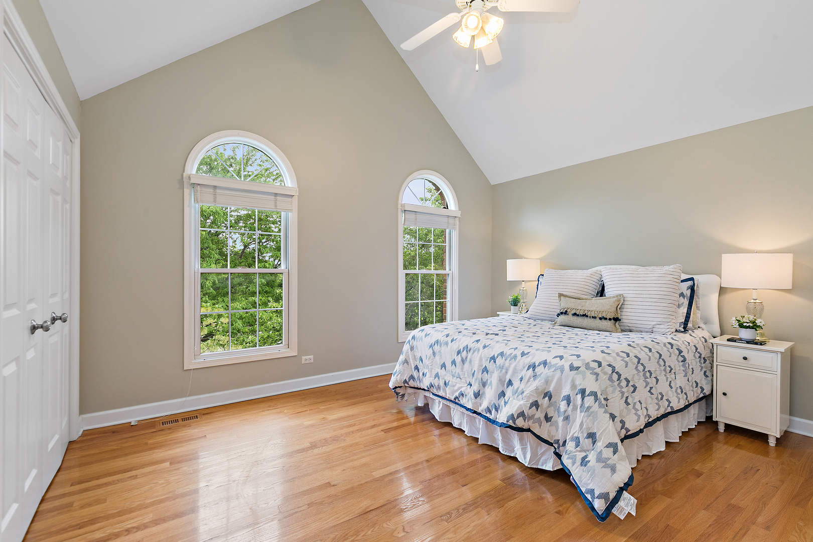 2212 Glouceston Lane, Naperville, IL 60564