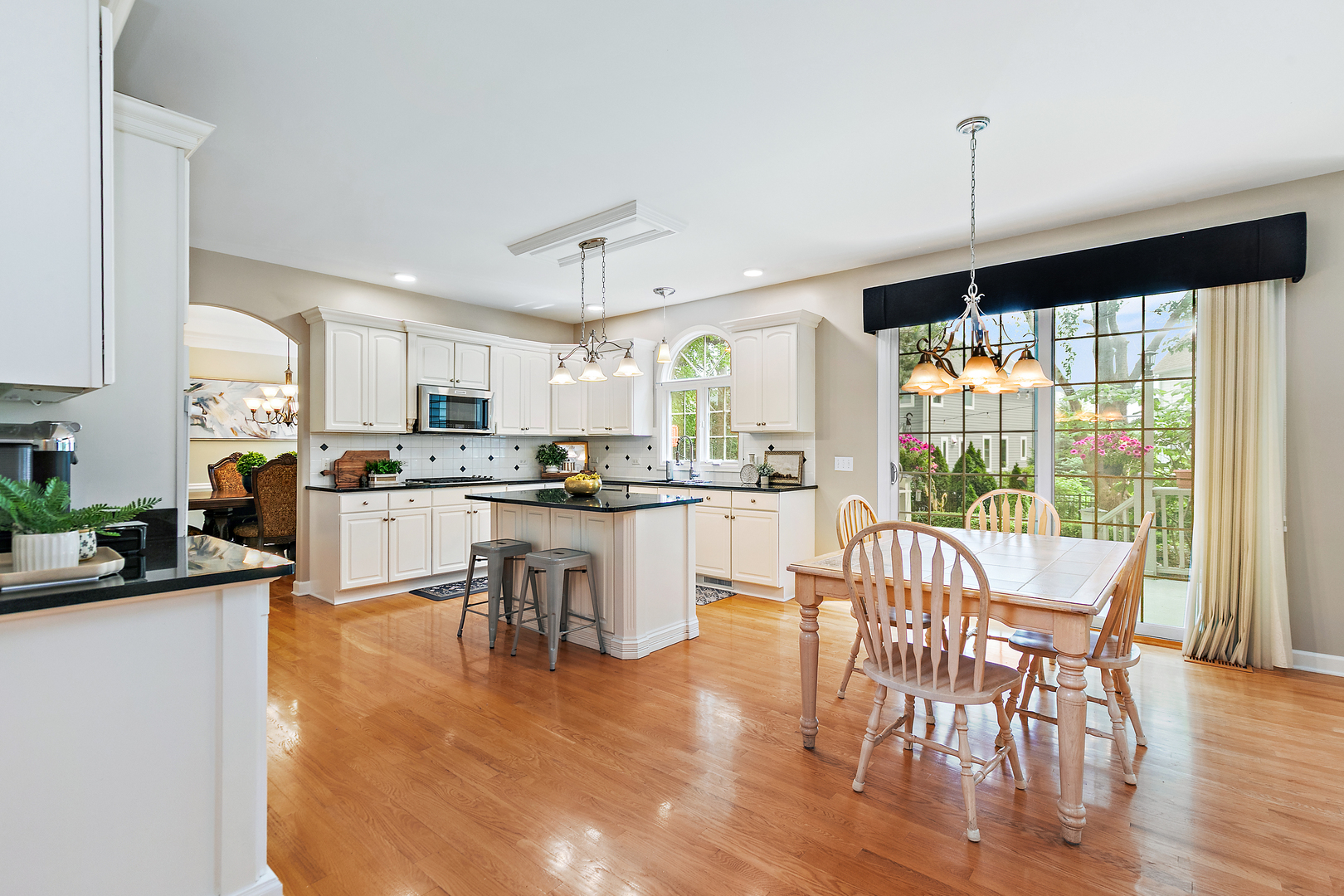 2212 Glouceston Lane, Naperville, IL 60564