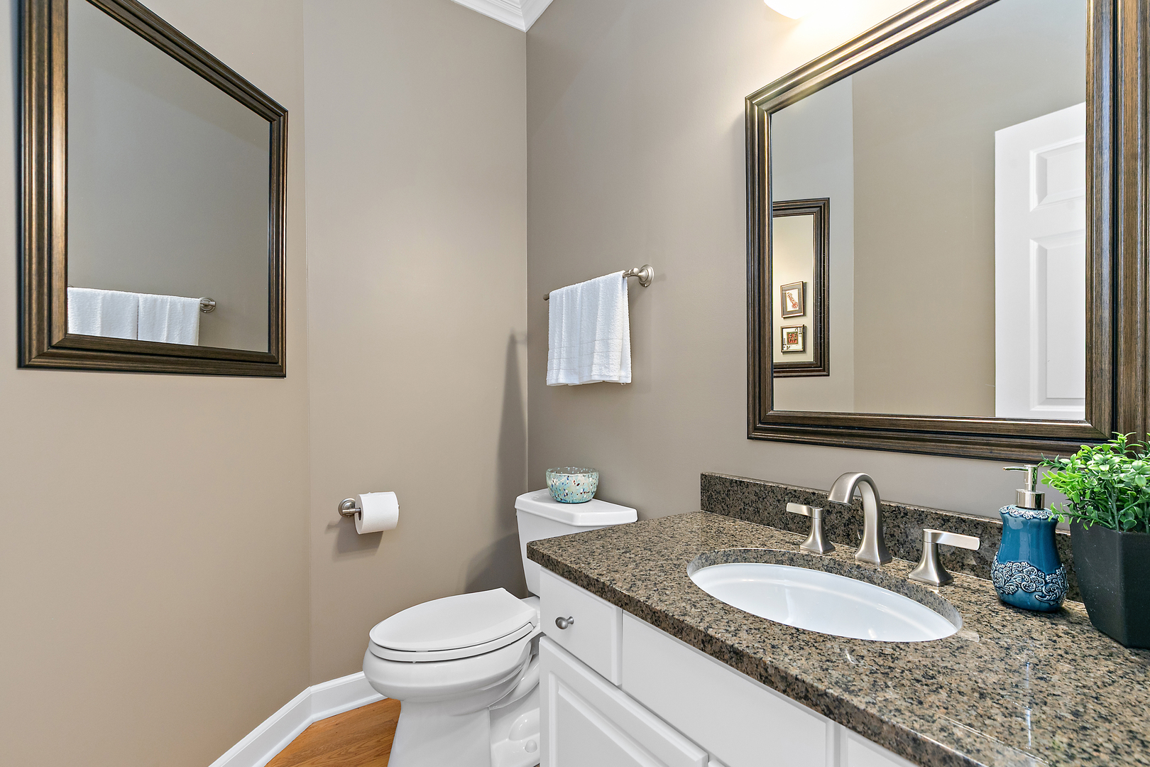 2212 Glouceston Lane, Naperville, IL 60564