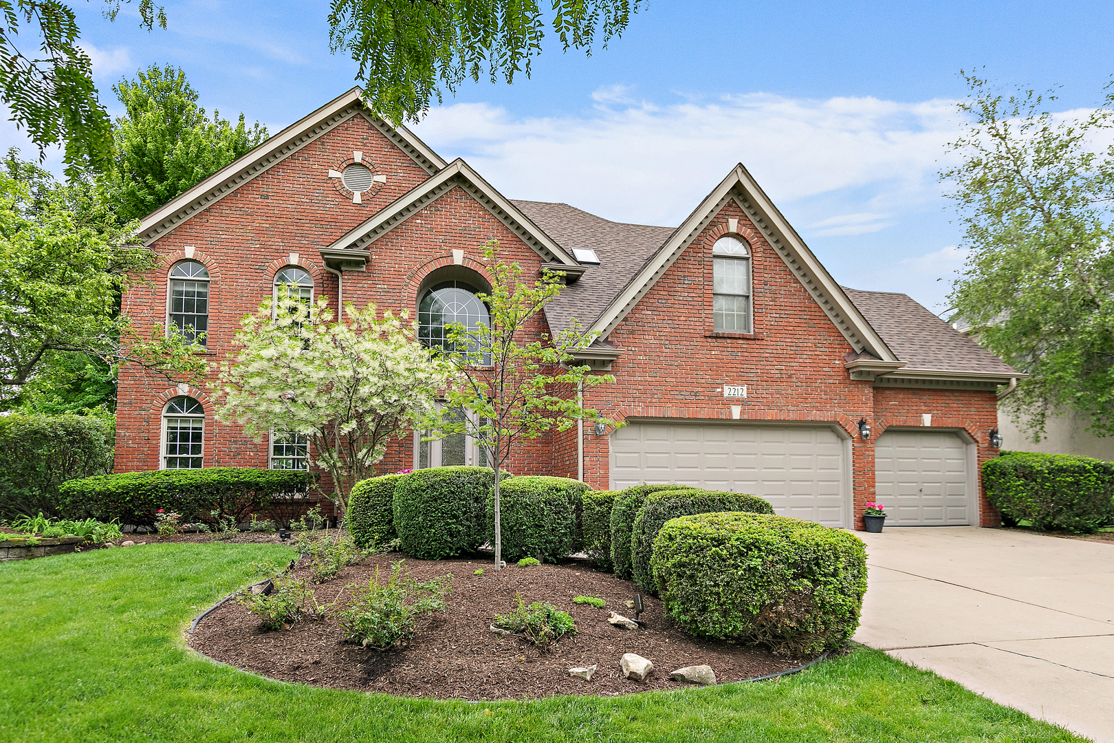 2212 Glouceston Lane, Naperville, IL 60564