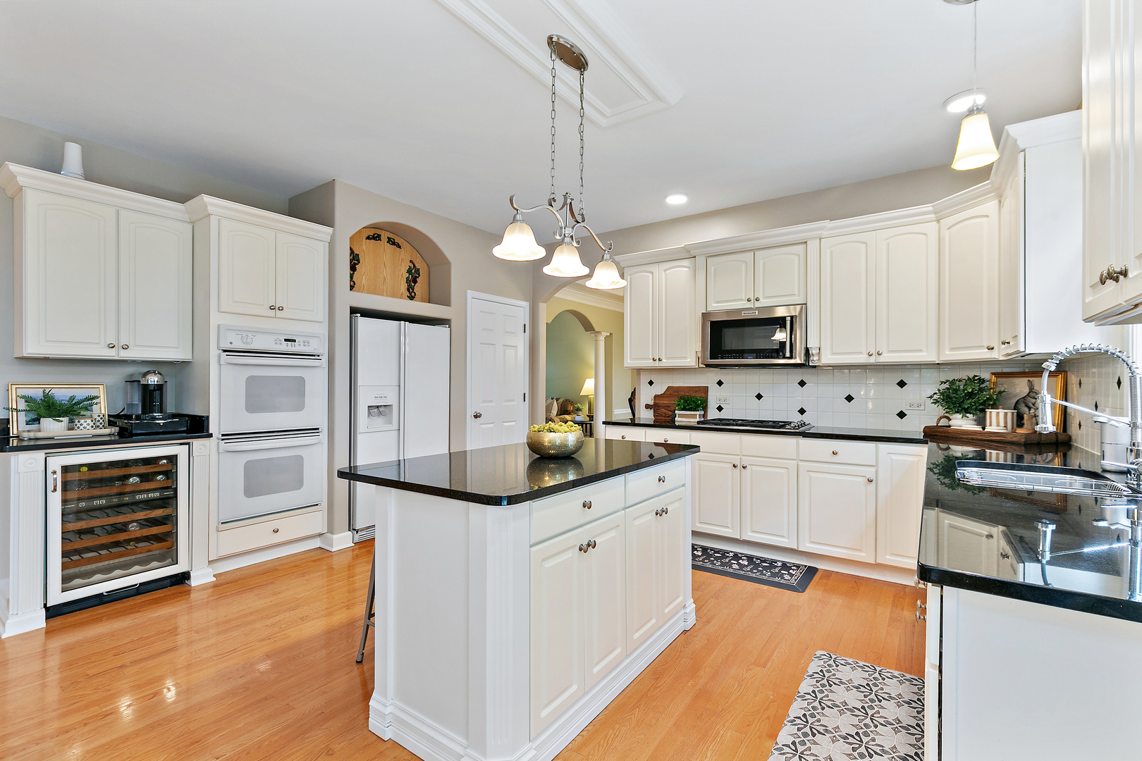 2212 Glouceston Lane, Naperville, IL 60564