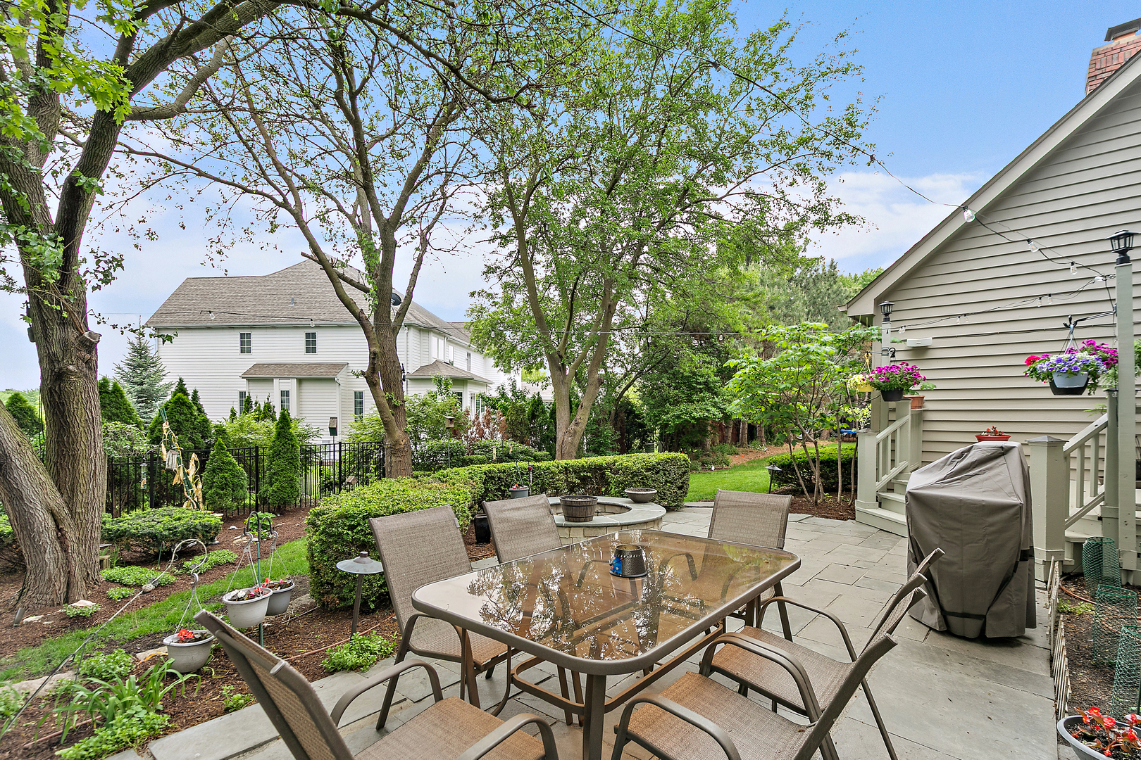 2212 Glouceston Lane, Naperville, IL 60564