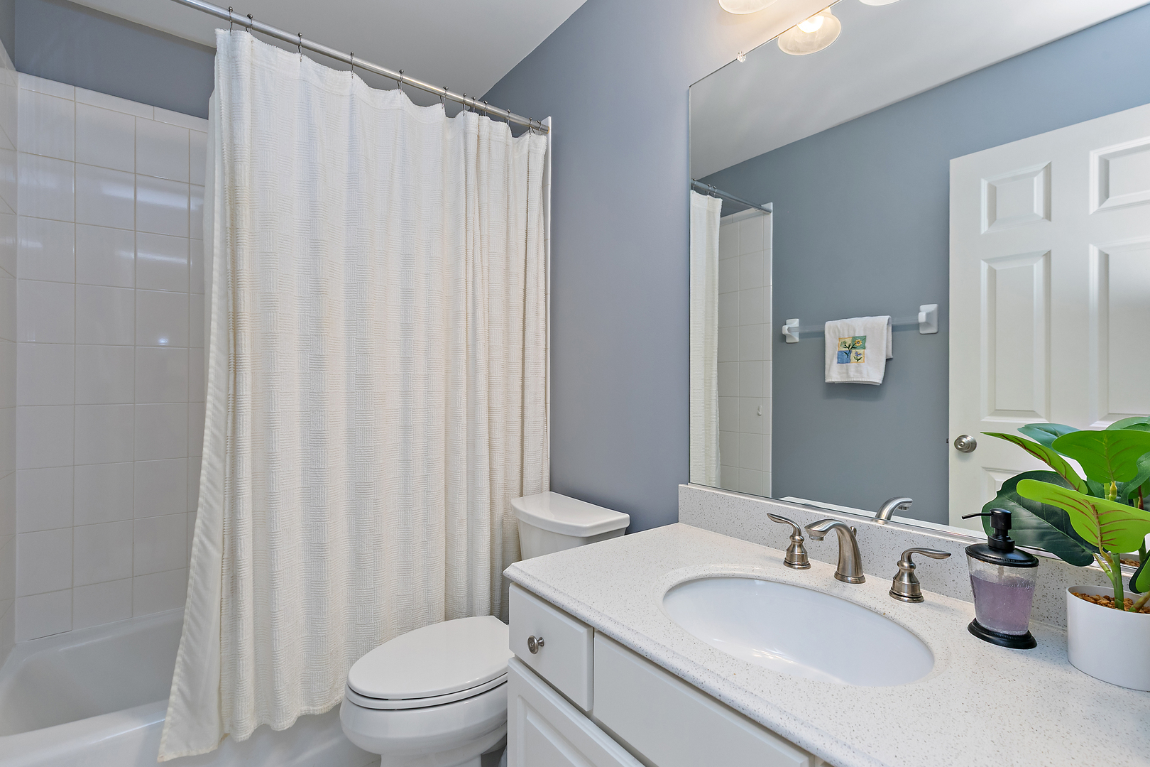 2212 Glouceston Lane, Naperville, IL 60564