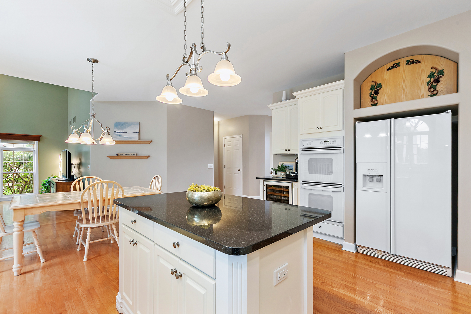 2212 Glouceston Lane, Naperville, IL 60564