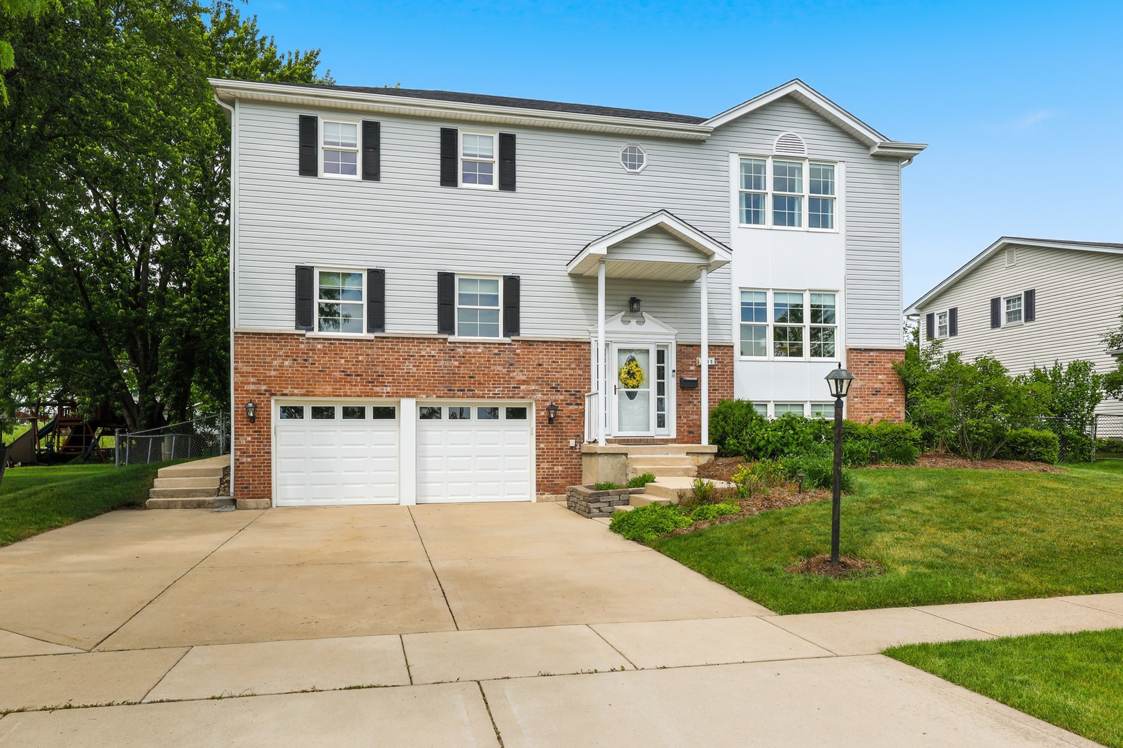 890 Norman Drive, Hoffman Estates, IL 60192