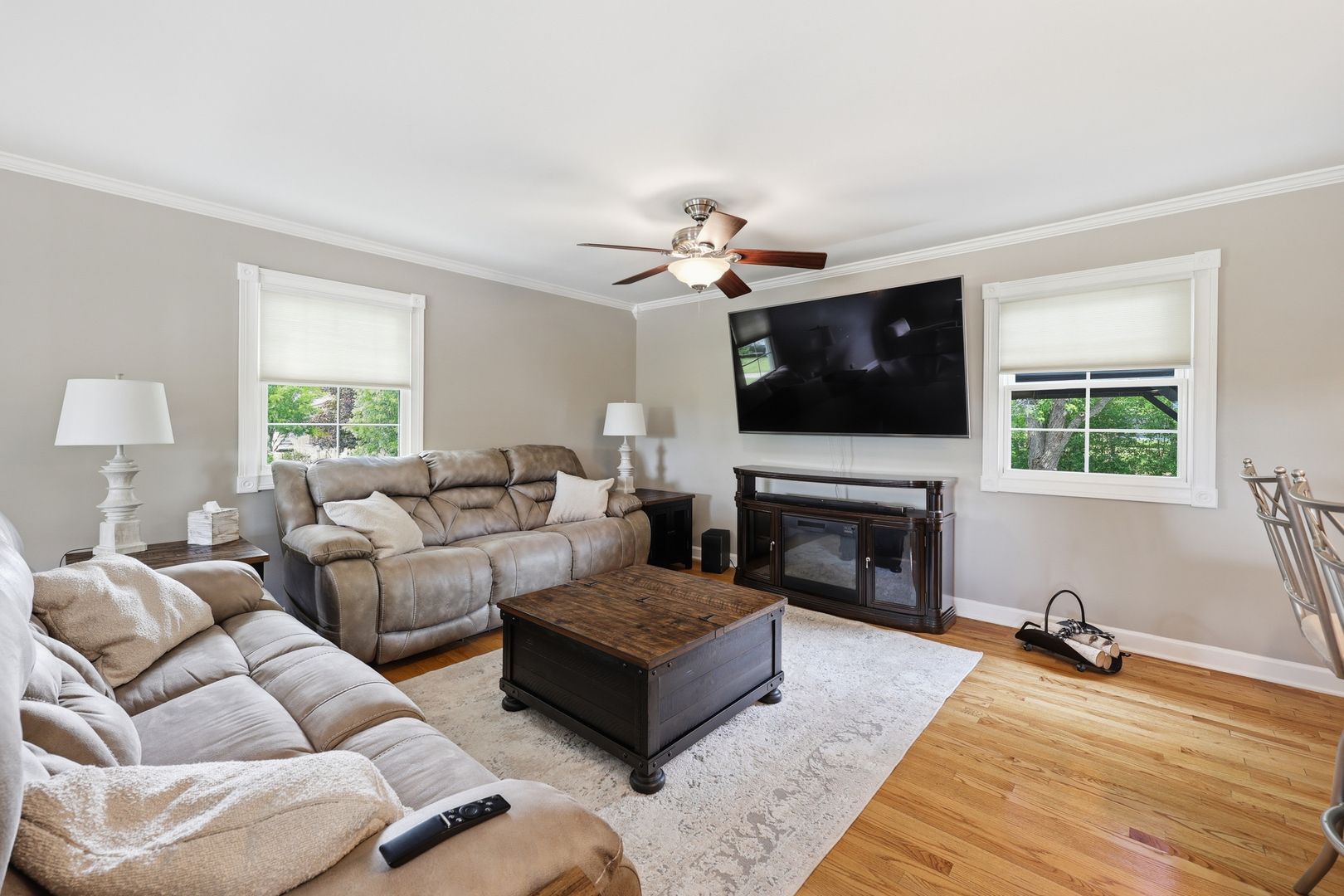 890 Norman Drive, Hoffman Estates, IL 60192