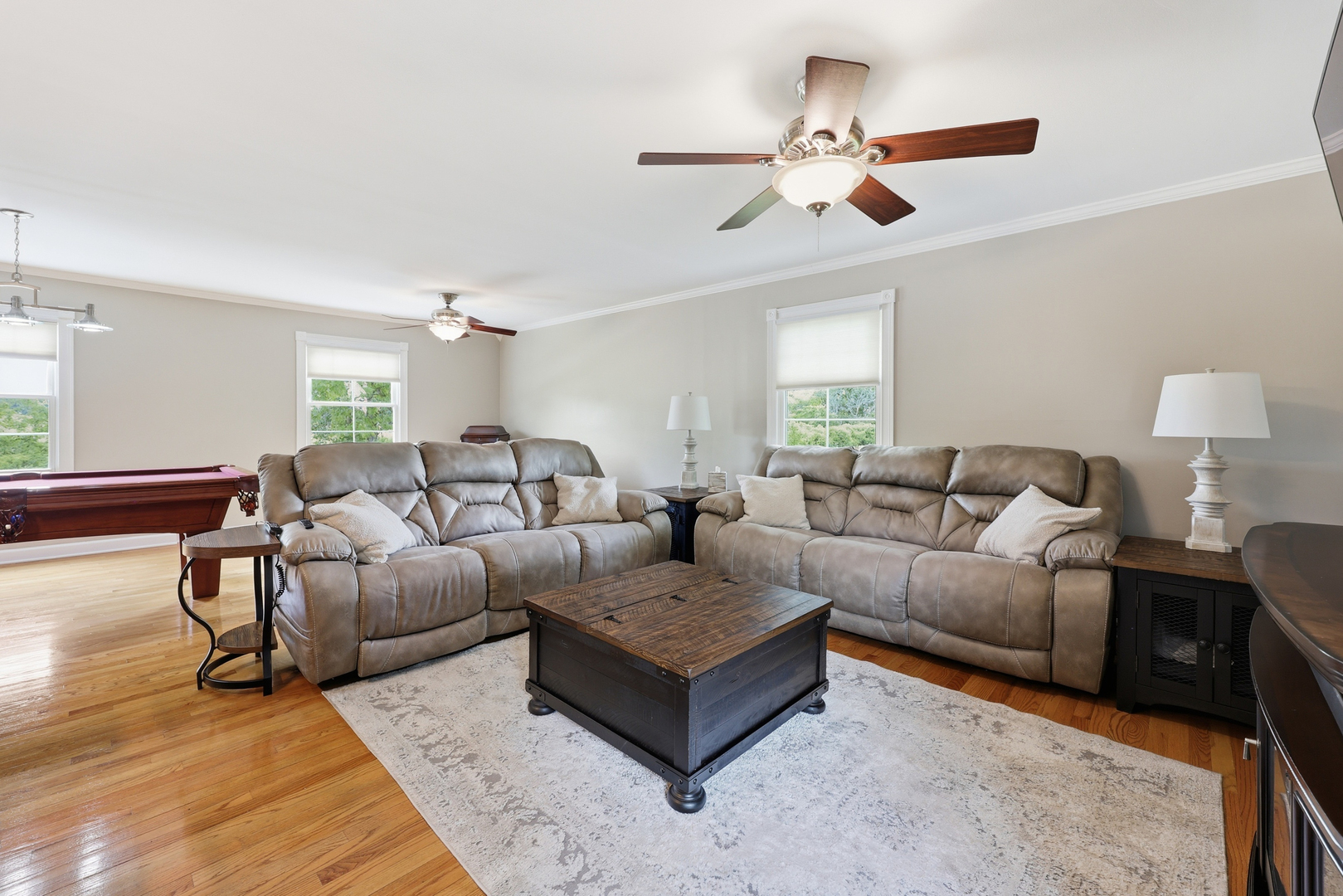 890 Norman Drive, Hoffman Estates, IL 60192