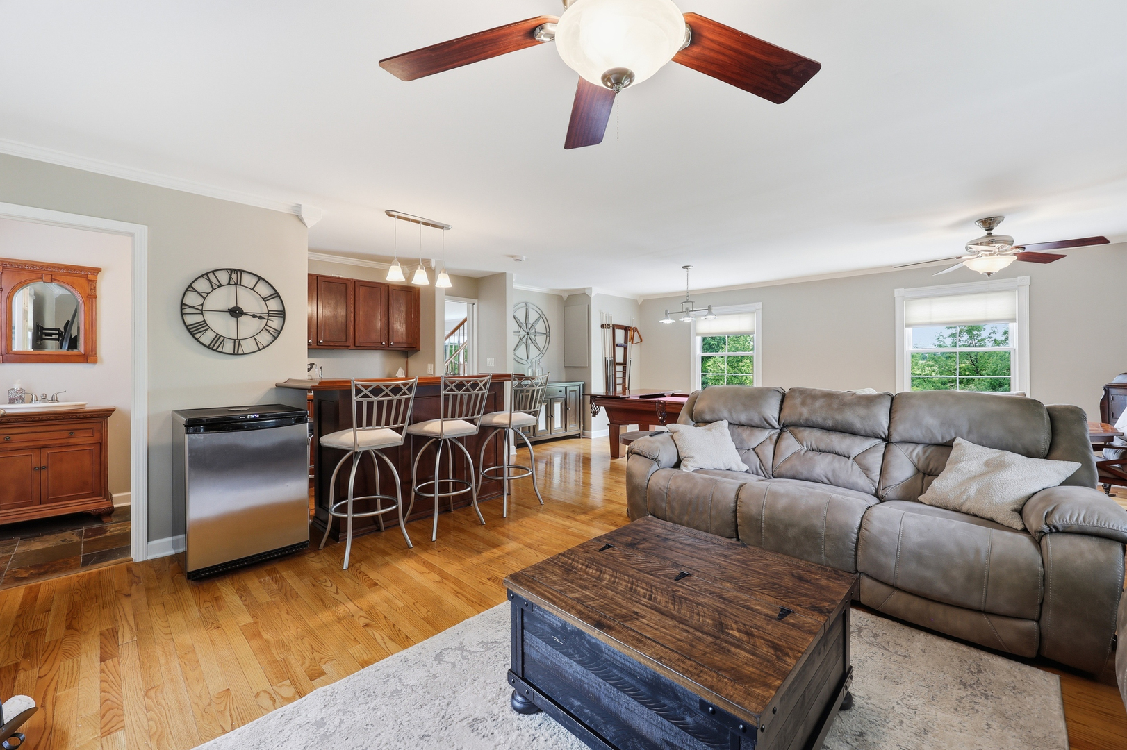 890 Norman Drive, Hoffman Estates, IL 60192