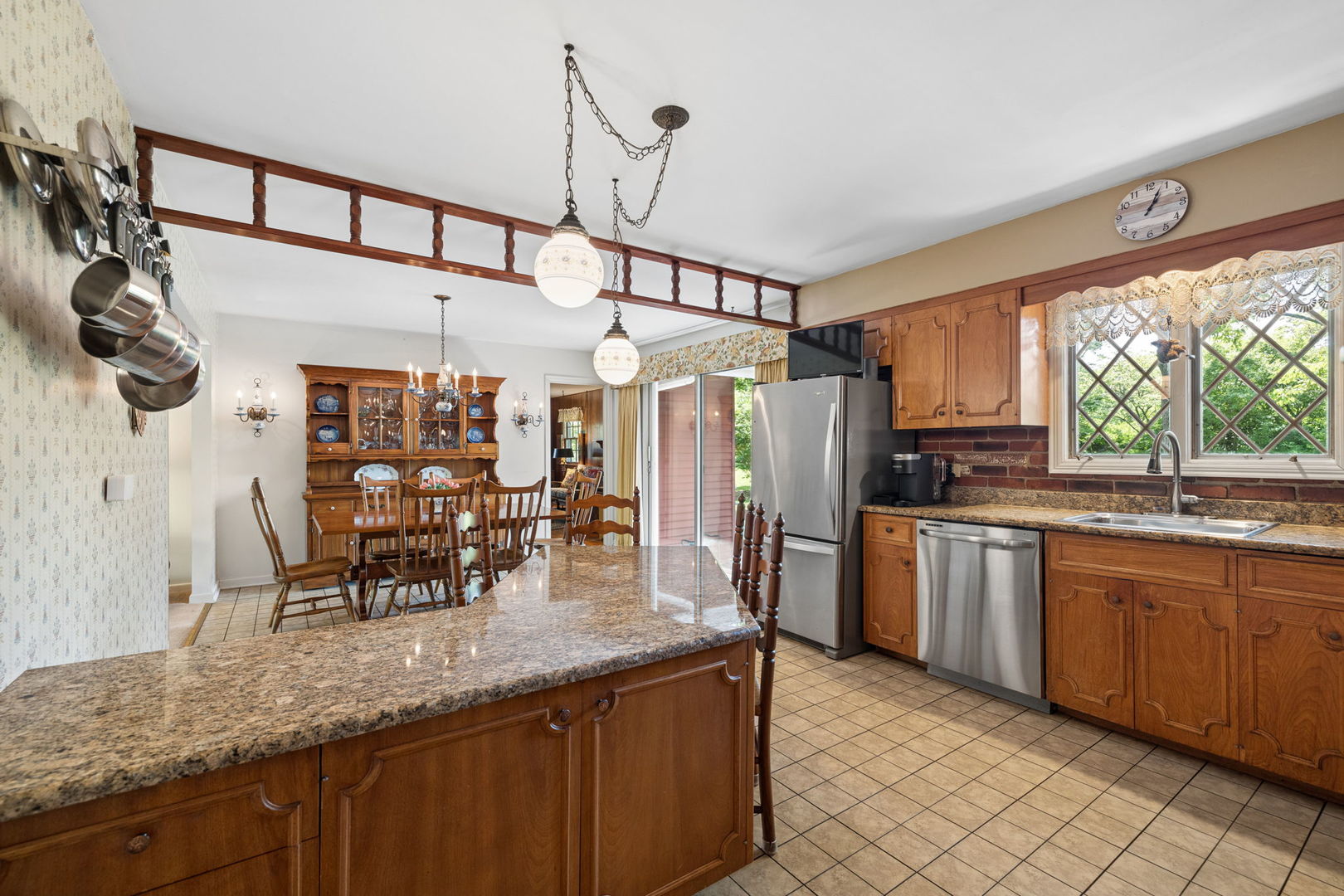 23W081 Red Oak Drive, Glen Ellyn, IL 60137