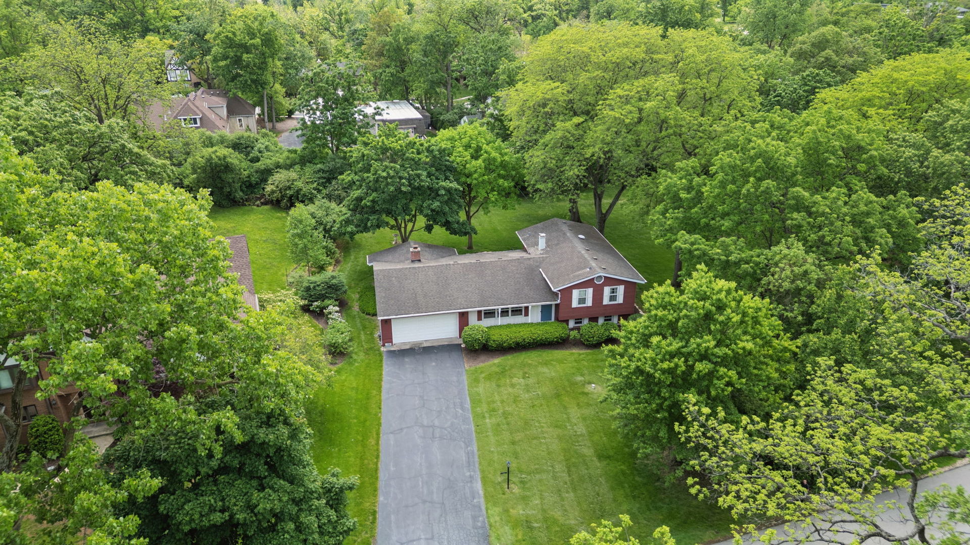 23W081 Red Oak Drive, Glen Ellyn, IL 60137
