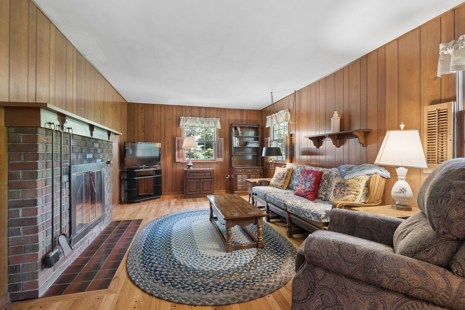 23W081 Red Oak Drive, Glen Ellyn, IL 60137