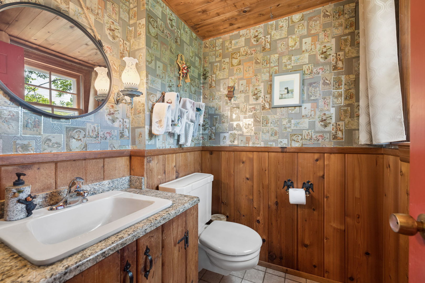 23W081 Red Oak Drive, Glen Ellyn, IL 60137